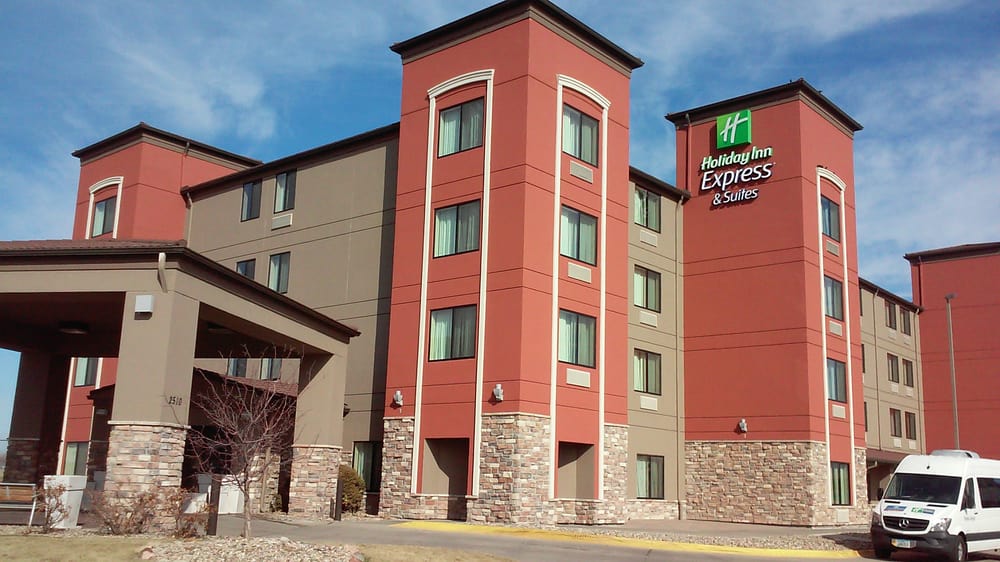 HOLIDAY INN EXPRESS & SUITES OMAHA AIRPORT Updated September 2024