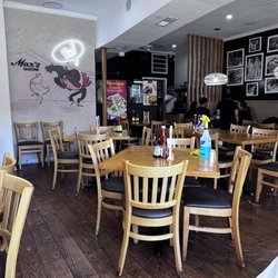 Max's Restaurant - Queens