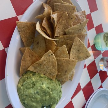 Tacombi - Guacamole con Totopos - Mexican Near Me - Miami, Florida Tacombi - Guacamole con Totopos - Mexican Near Me - Miami, Florida