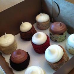 D'lish Discriminating Desserts - Tasting box