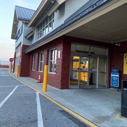Food Lion - Entry way
