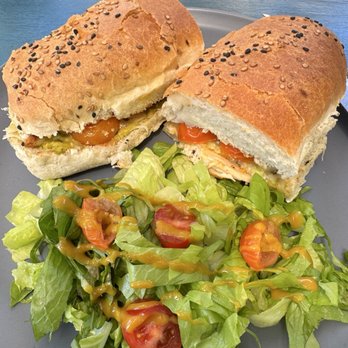 Chaman Creative Kitchen - Chicken sandwich - Bars Near Me - Sayulita, NAY