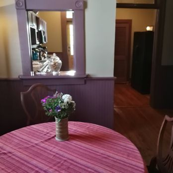 Como Inn - Kitchen and dining area - Hotels Near Me - Como, Mississippi