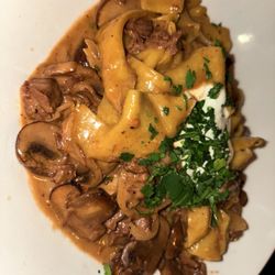 Max's Trumbull Kitchen - Short rib pasta