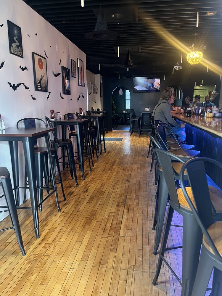 Millie's On Main Logo