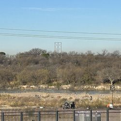 Shelby Park - The river is full with razor wire