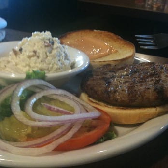 Willow Ranch - Willow burger with potato salad - Barbeque Near Me - Buttonwillow, California