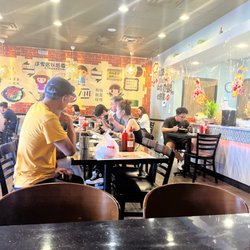 Rice To Meet You 煲来饱去 - Weekday lunch crowd