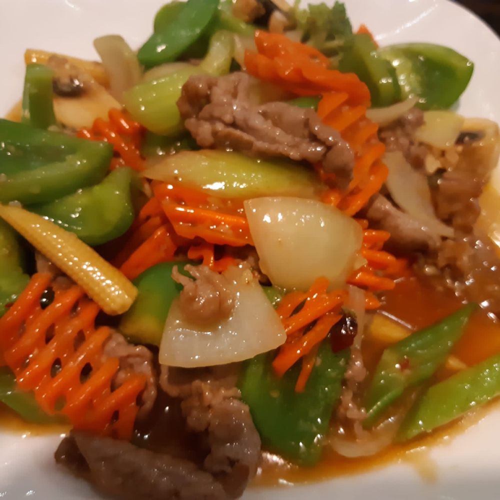 Halong Bay Noodle House - Beef and mixed vegetables - Vietnamese Near Me - Edmonton, Alberta