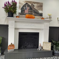 Roxie’s Breakfast & Lunch - Seasonal decorations