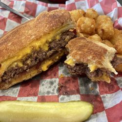 Squealers Smoke Shack - Grilled cheese burger