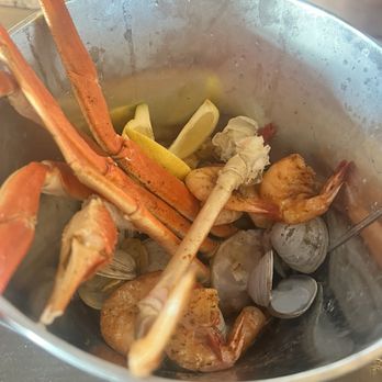 Shuckin Shack Oyster Bar - Saltys Boil - Seafood Near Me - Easley, South Carolina