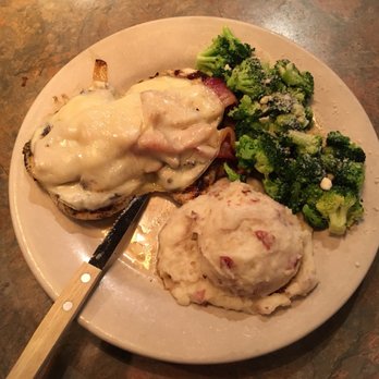 Bennigan's - Smothered chicken - American Near Me - Urbandale, Iowa
