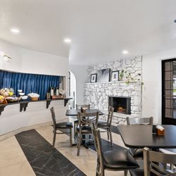 Sands Inn & Suites - Breakfast Area at Sands Inn & Suites