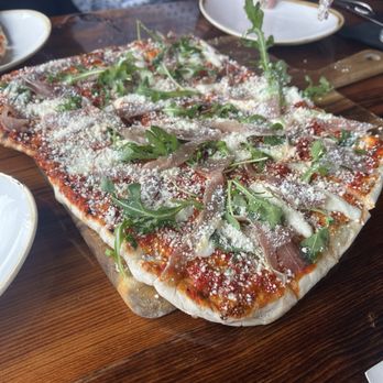 Dua Vino - Pomodoro Flatbread - Italian Near Me - South Lyon, Michigan
