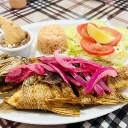 El Mero Mero Mariscos Y Cervezas - Pescado