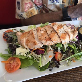 South Paw AVL - Small house salad with grilled chicken and honey lemon vinaigrette - American Near Me - Asheville, North Carolina South Paw AVL - Small house salad with grilled chicken and honey lemon vinaigrette - American Near Me - Asheville, North Carolina