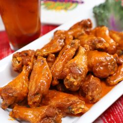 Cha Cha Coconuts - Marcelo's Calypso WIngs with a glass of beer is the right way to start your meal!