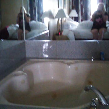 Quality Inn - Hot tub in room - Hotels Near Me - Effingham, Illinois Quality Inn - Hot tub in room - Hotels Near Me - Effingham, Illinois