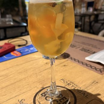 Central da Avenida - White sangria is citrusy! - Tapas Bars Near Me - Lisbon, 11