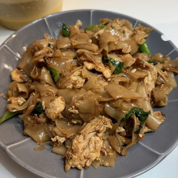 Saoha Khao Soi - Chicken Pad See Ew - Thai Near Me - Los Angeles, California Saoha Khao Soi - Chicken Pad See Ew - Thai Near Me - Los Angeles, California