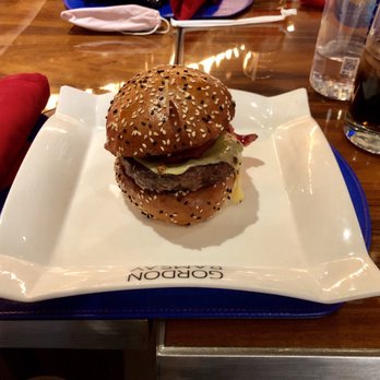 Gordon Ramsay Burger Las Vegas - Farmhouse burger view from sitting. - Burgers Near Me - Las Vegas, Nevada Gordon Ramsay Burger Las Vegas - Farmhouse burger view from sitting. - Burgers Near Me - Las Vegas, Nevada
