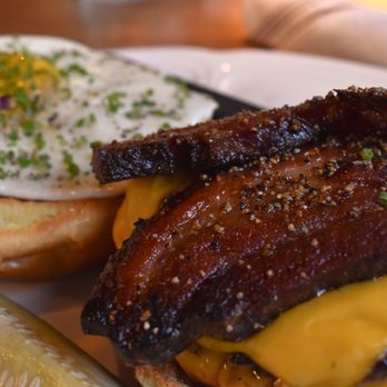 Au Cheval - Single cheeseburger with egg and bacon - Bars Near Me - Chicago, Illinois