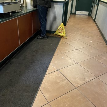 Wingstop - Lazy employees and beyond filthy environment. Stayed here for 30 min and this lazy employee kept filling up the lids - Chicken Wings Near Me - Norcross, Georgia