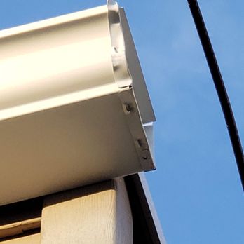 Feldco - Poorly crimped and sealed gutter end - Windows Installation Near Me - Des Plaines, Illinois Feldco - Poorly crimped and sealed gutter end - Windows Installation Near Me - Des Plaines, Illinois