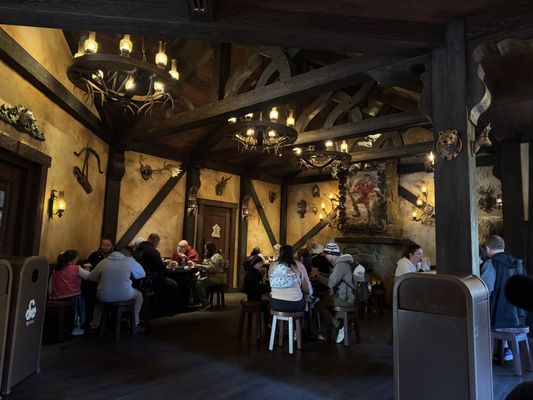 Gaston's Tavern by null