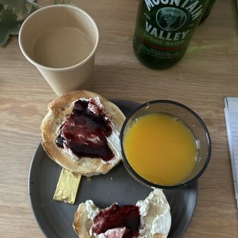 The Pearl Hotel - Plenty of bagels and coffee - San Diego, CA