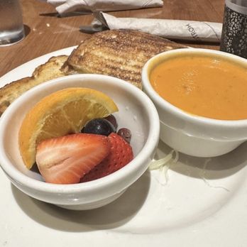 Marketplace Cafe at Nordstrom - Grilled Cheese & Tomato Soup - Cafes Near Me - San Diego, California