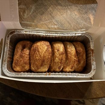 Dollywood - DollyWood Cinnamon Bread - Amusement Parks Near Me - Pigeon Forge, Tennessee