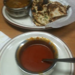The Indian Oven - Spicy tomato soup with garlic nan and chicken curry.
