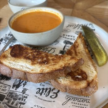Magnolia Table - Pimento grilled cheese and tomato basil soup - Breakfast & Brunch Near Me - Waco, Texas Magnolia Table - Pimento grilled cheese and tomato basil soup - Breakfast & Brunch Near Me - Waco, Texas