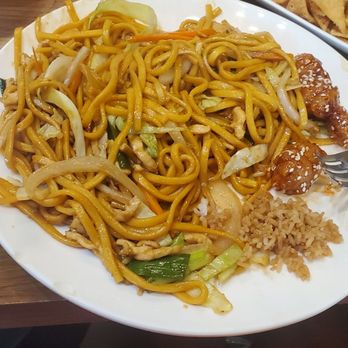 888 Cookhouse - Chicken Lo-Mein - Chinese Near Me - Frisco, Texas 888 Cookhouse - Chicken Lo-Mein - Chinese Near Me - Frisco, Texas