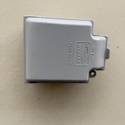 Study metal,.lockable outdoor electric outlet cover installation Study metal,.lockable outdoor electric outlet cover installation