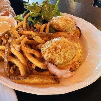 Cafe Bouffon - Crispy eggs Benedict - French Near Me - Stratford, Ontario Cafe Bouffon - Crispy eggs Benedict - French Near Me - Stratford, Ontario