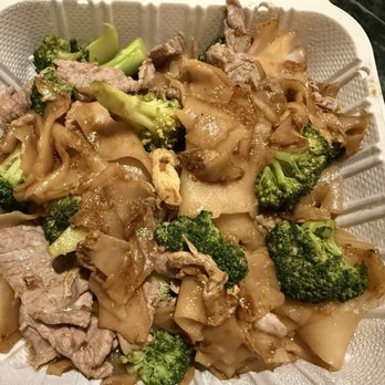 Buddha Ruksa - Pad see ew with beef - Thai Near Me - Seattle, Washington Buddha Ruksa - Pad see ew with beef - Thai Near Me - Seattle, Washington