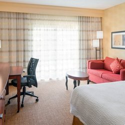 Courtyard by Marriott Chicago Naperville