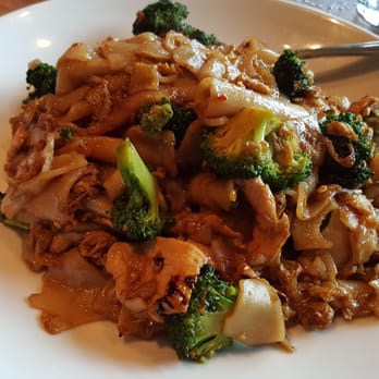 Buddha Ruksa - Chicken pad see ew - Thai Near Me - Seattle, Washington