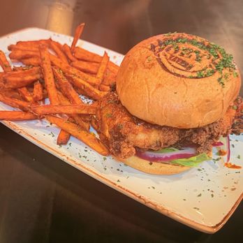Joey's Tavern - Nashville Hot Chicken Sandwich - Sweet potato fries - Bars Near Me - Las Vegas, Nevada