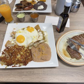 Chiroy's Cafe - Cafes Near Me - National City, California