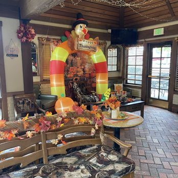 Mimi's Cafe - Entrance - Breakfast & Brunch Near Me - Modesto, California