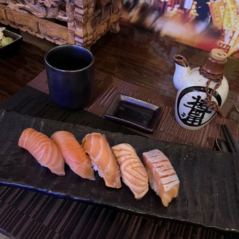 312 Fish Market - Salmon flight - Sushi Bars Near Me - Chicago, Illinois