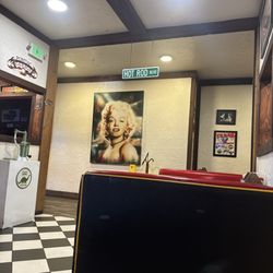 Hot Rod Diner - Inside seating area