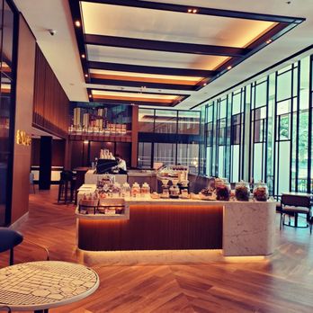 Sheraton Manila Bay - Cafe - Hotels Near Me - Manila, NCR