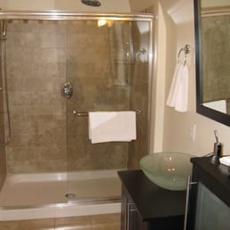 The Clockmaker's Inn - Kings suite bath - Bed & Breakfast Near Me - Windsor, Nova Scotia