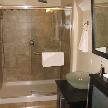 The Clockmaker's Inn - Kings suite bath - Bed & Breakfast Near Me - Windsor, Nova Scotia