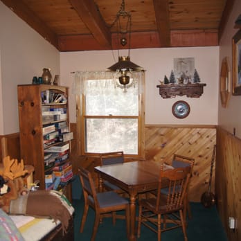 Eagle's Nest Bed & Breakfast - game room upstairs with tons of games to choose from - Big Bear Lake, CA